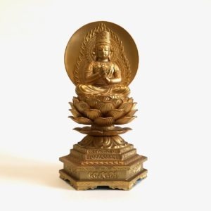 Japon: Bouddha en métal doré à l’or 22 carats. Appelé Dainichi-Nyorai (Mahavairocana)