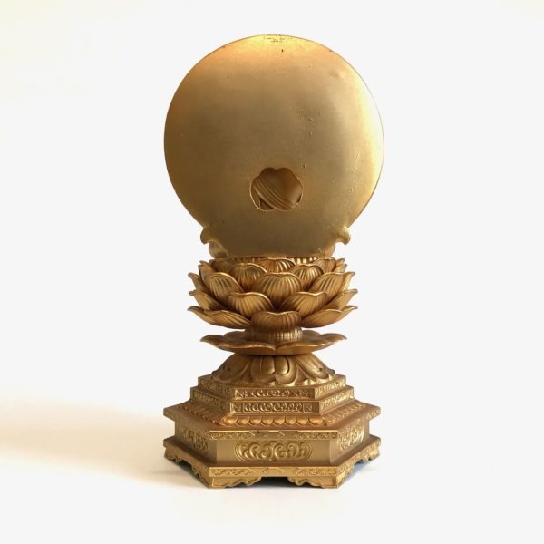 Japon: Bouddha en métal doré à l’or 22 carats. Appelé Dainichi-Nyorai (Mahavairocana) – Image 3
