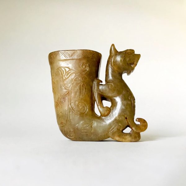 Jade archaïque chinois #11: Coupe de libation décor d’un corps de lion dragon sculpté. – Image 5