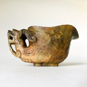 Jade archaïque chinois #12: Splendide verseuse dragon