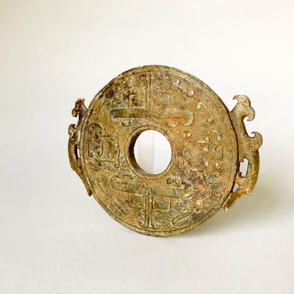 Jade archaïque chinois #17: Disque "Bi" avec des masques Taoïstes et deux dragons – Image 2