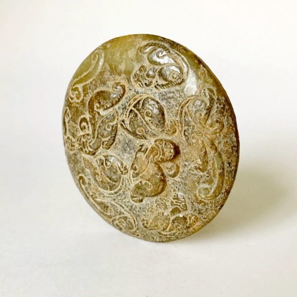 Jade archaïque chinois #18: Disque "Bi" décoré des animaux chimériques – Image 2