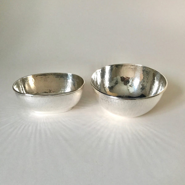Paires de récipients en argent massif