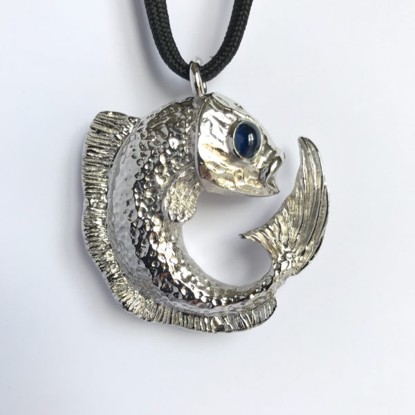 Collier pendentif poisson argent et saphir – Image 4