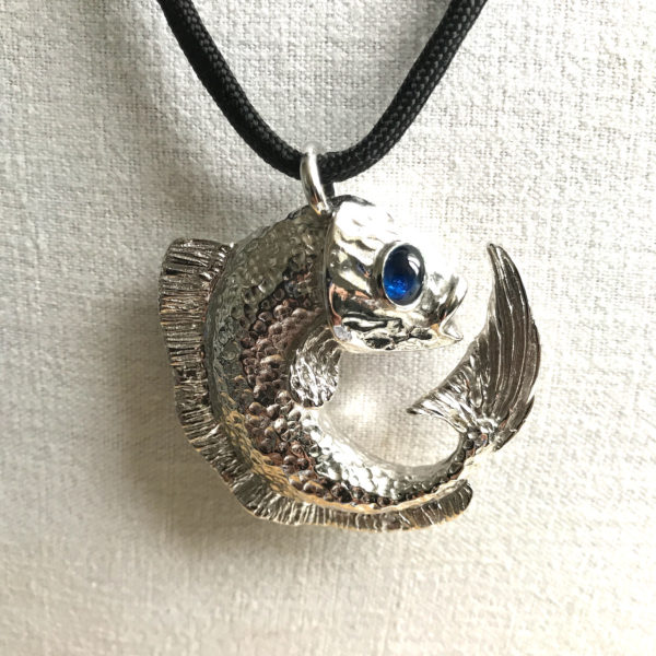 Collier pendentif poisson argent et saphir – Image 12