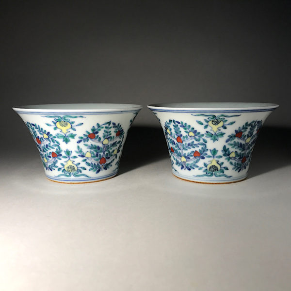 Porcelaine Wu Cai N°1: Paire de Bols portant la marque dynastique de l’empereur Jon-Tching (1723 1735) – Image 12