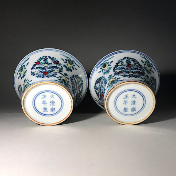 Porcelaine Wu Cai N°1: Paire de Bols portant la marque dynastique de l’empereur Jon-Tching (1723 1735) – Image 13