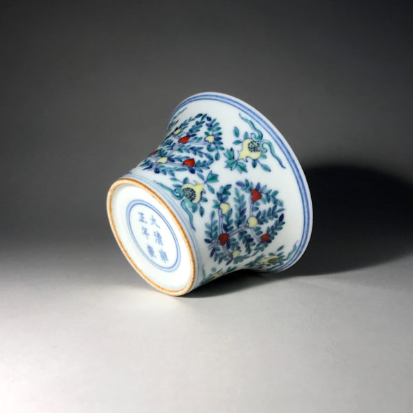 Porcelaine Wu Cai N°1: Paire de Bols portant la marque dynastique de l’empereur Jon-Tching (1723 1735) – Image 8
