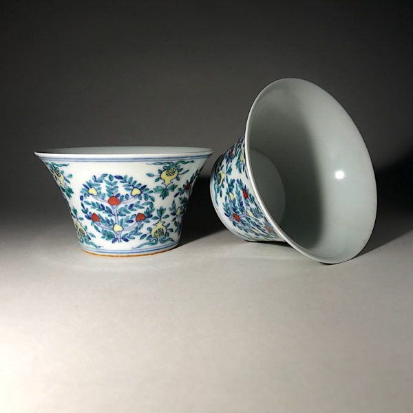 Porcelaine Wu Cai N°1: Paire de Bols portant la marque dynastique de l’empereur Jon-Tching (1723 1735) – Image 6
