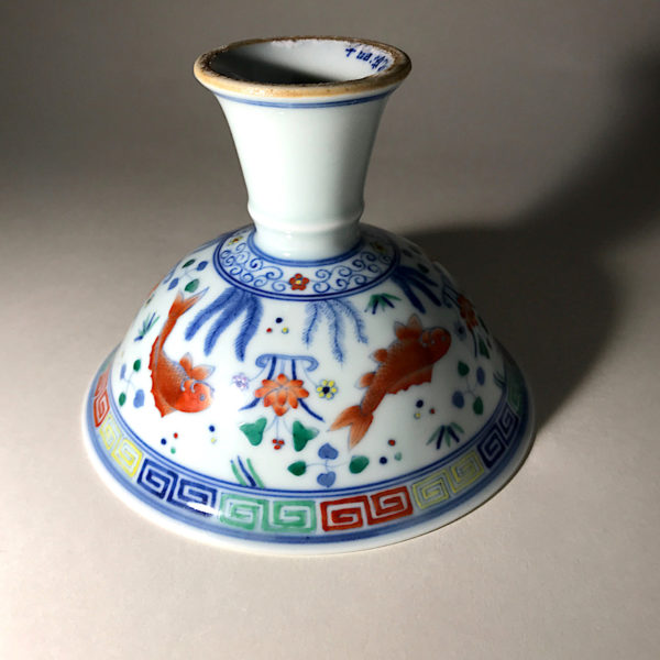 Porcelaine Wu Cai N°3 : Paire de coupe libatoire à décors de poissons – Image 8