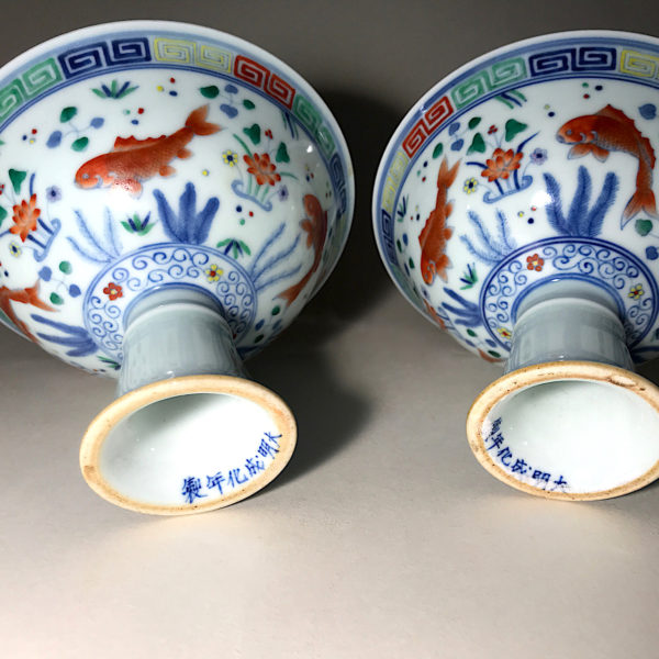 Porcelaine Wu Cai N°3 : Paire de coupe libatoire à décors de poissons – Image 13