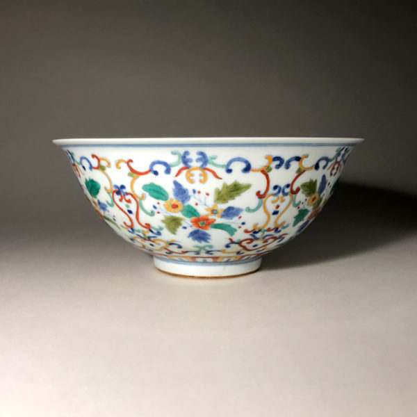 Porcelaine Wu Cai N°4 : Bol portant la marque dynastique de l’empereur Jon-Tching (1723 1735). – Image 3