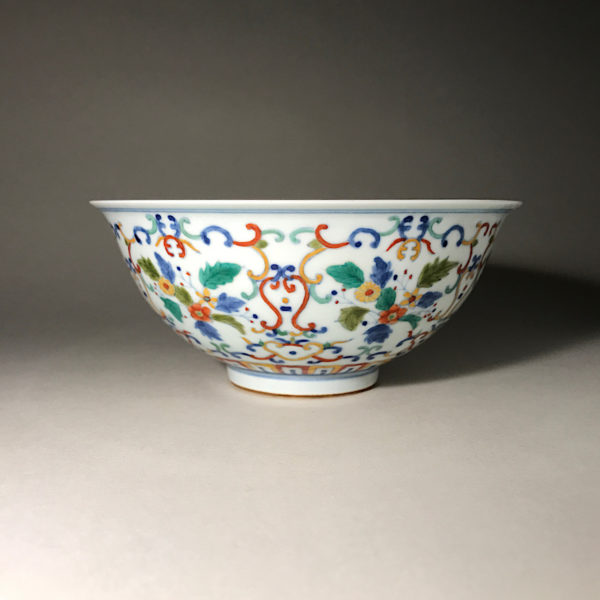 Porcelaine Wu Cai N°4 : Bol portant la marque dynastique de l’empereur Jon-Tching (1723 1735). – Image 4