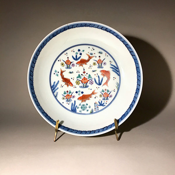 Porcelaine Wu Cai N°5: Il porte une marque dynastique de l’empereur Tsching-Hoa (1465-1488)
