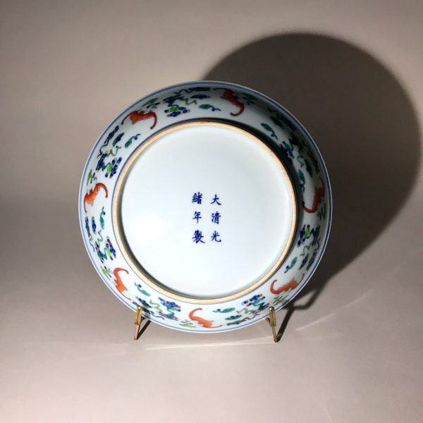 Porcelaine Wu Cai N°7: Il porte une marque dynastique de l’empereur Kuang Hsü (1875) – Image 4